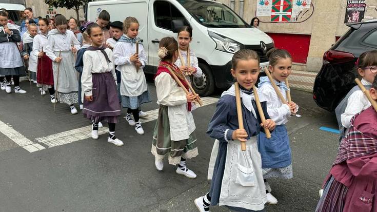 Errenterian izan dira Zumaiako dantzari txikiak ere