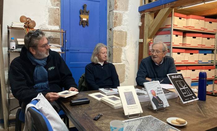 Txomin Peillenen olerki bilduma osatu du Sabin Oregik