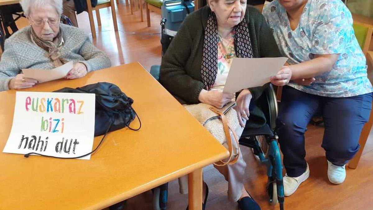 Festa giroan ospatu dute Euskararen Eguna San Martin egoitzan