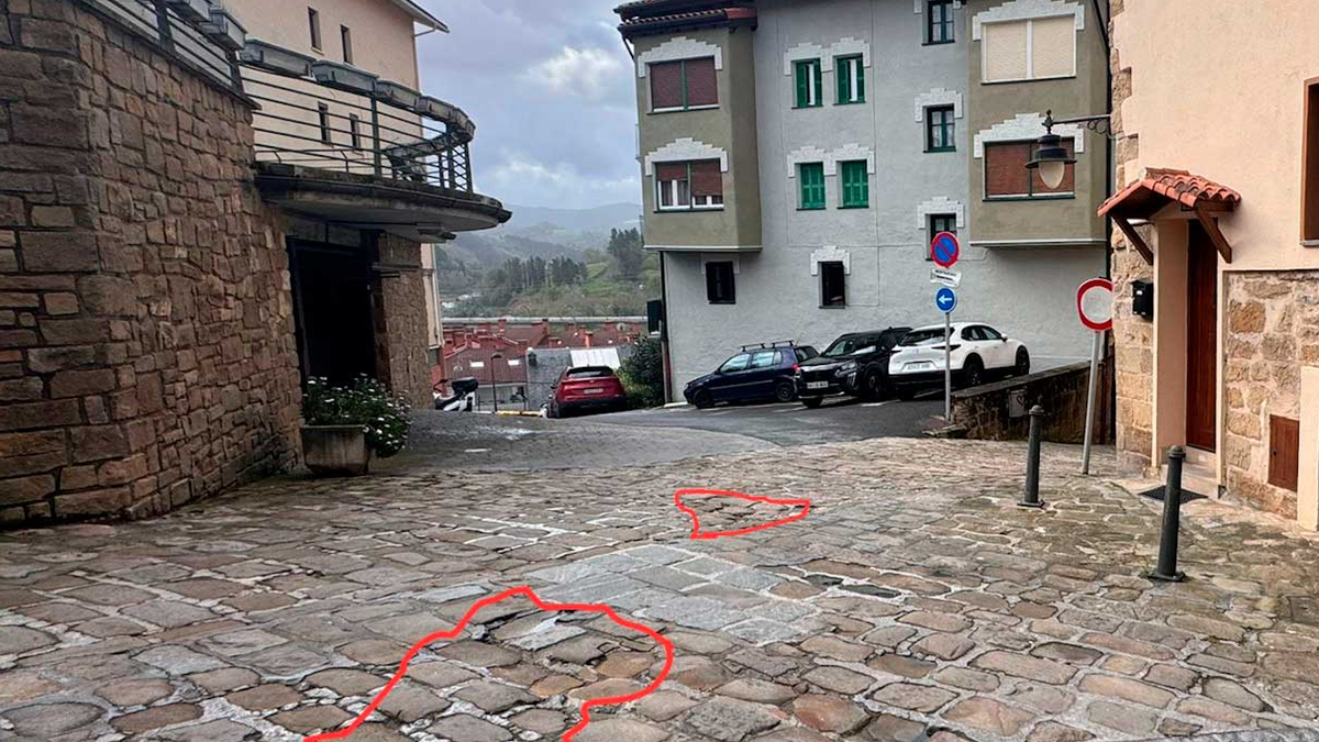 Goiko Kaleko lurzoruan konponketak egingo dituzte gaur eta zirkulazioari eragingo dio