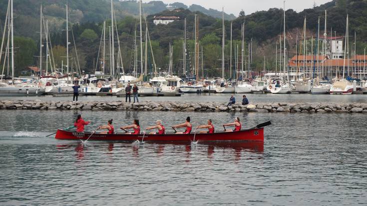 Hondarribian eta Zarautzen jokatu dira asteburuan trainerilla ligako estropadak