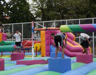 Puzgarriak, musika eta Salbea izan dira festetako lehen arratsaldeko osagai nagusiak