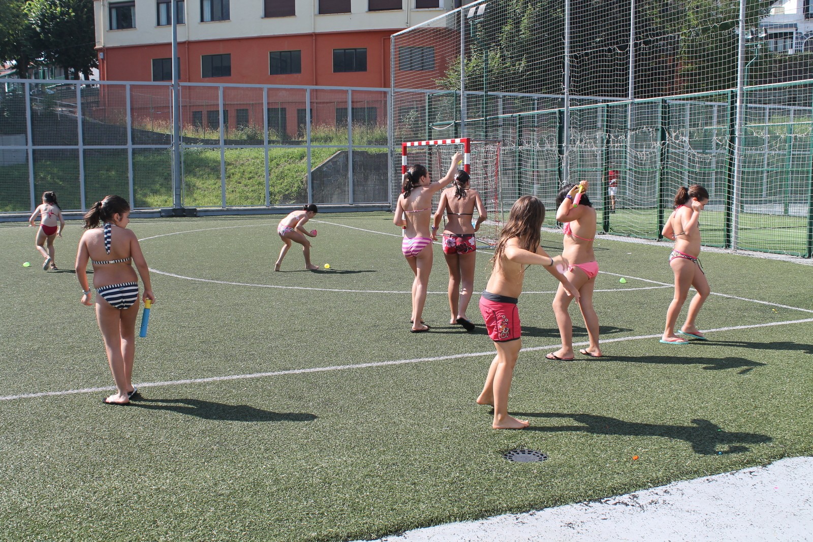 Haur eta gaztetxoentzako udako ekintzak, babes neurriak hartuta