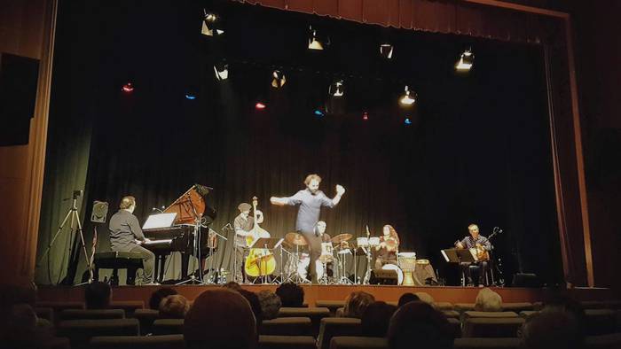 Herri musikatik jazzerako bidea eskaini du Khami taldeak