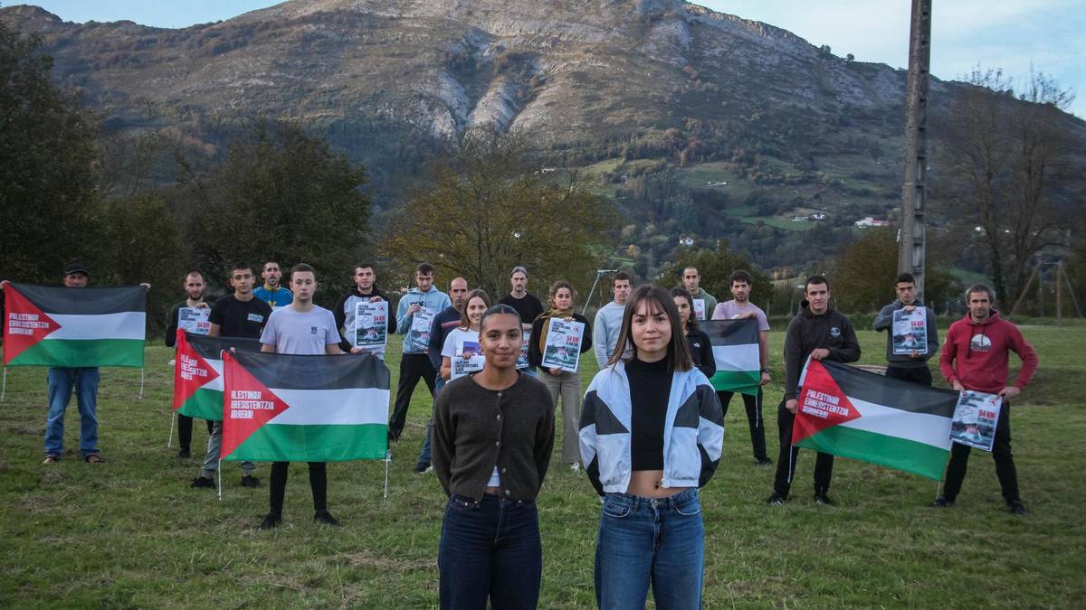 Hamalau eragilek eta ehunka norbanakok egin dute bat Palestinako erresistentziaren aldeko mendi erronkarekin