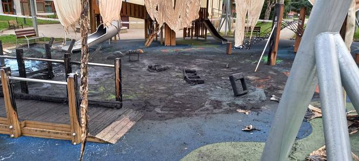 Azkoitiko parke estalia kiskalita gelditu da bart goizaldean