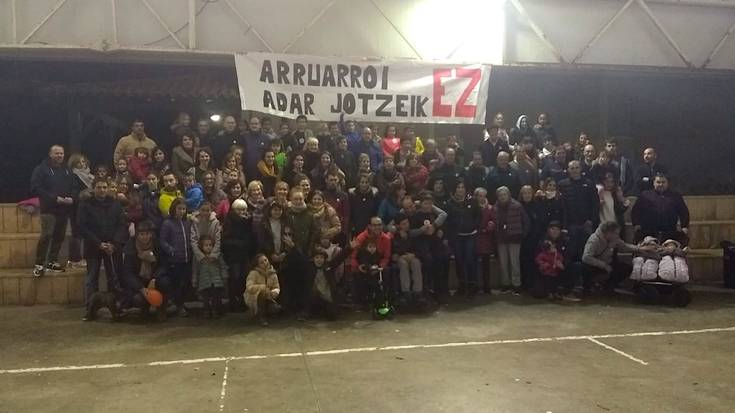 Arroa Beheko bizilagunak: "Gu ez gaude etsitzeko prest, ez ditugu gauzak horrela utziko"