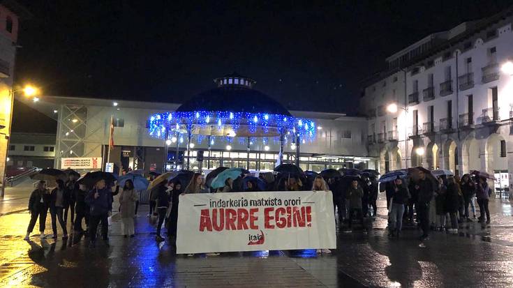 Bilboko hilketa matxista "gogor" salatu du Urola Erdiko Itaiak plazan