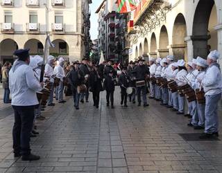 Lehen eguzki printzekin, eguneko aurreneko danbor hotsak