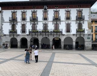 Alde Zaharra ezagutu dute Urola Turismoak antolatutako azken bisita gidatuan