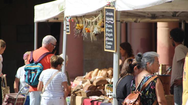 Nekazaritza ekologikoaren azoka Lege Zaharren Enparantzan
