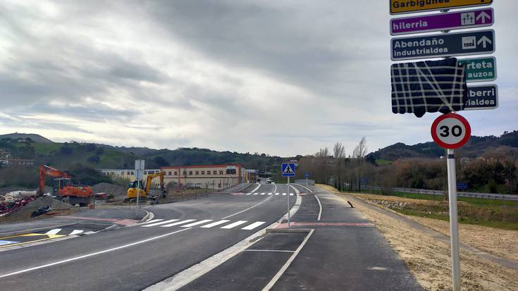 Autoak aparkatzeko 88 leku gehiago egongo dira Errotaberrin