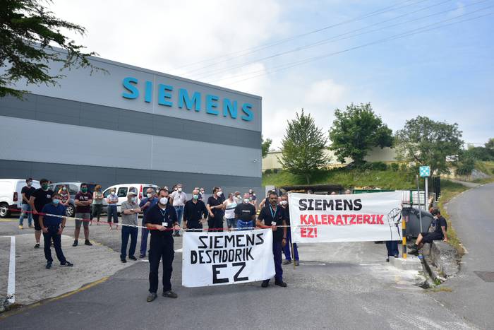 Enpleguen alde protestan Zumaiako Siemensen