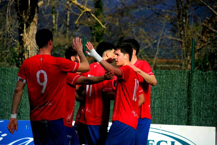 Hiruna puntu gehiago poltsikora