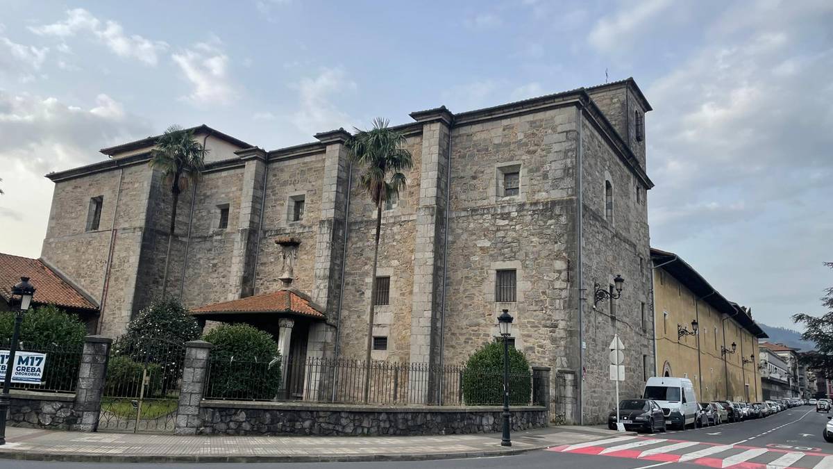 Frantziskanetako katea eten da