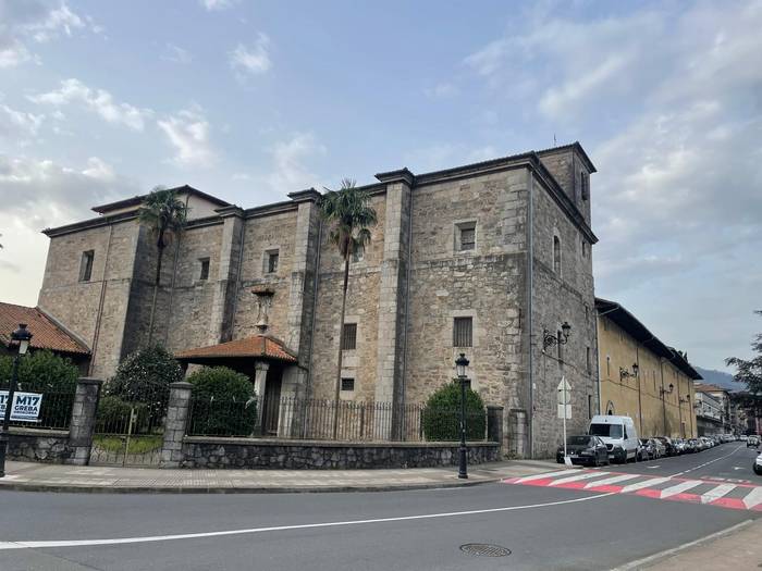 Frantziskanetako katea eten da