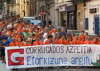 Corrugadosen inguruko epaiketa ez da hasi, eta langileak eta zuzendaritza negoziatzen ari dira Bilboko epaitegian