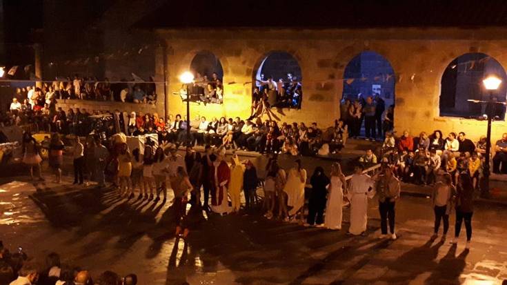 Asteburuan gaueko autobus zerbitzu berezia egongo da Aiako festak direla-eta