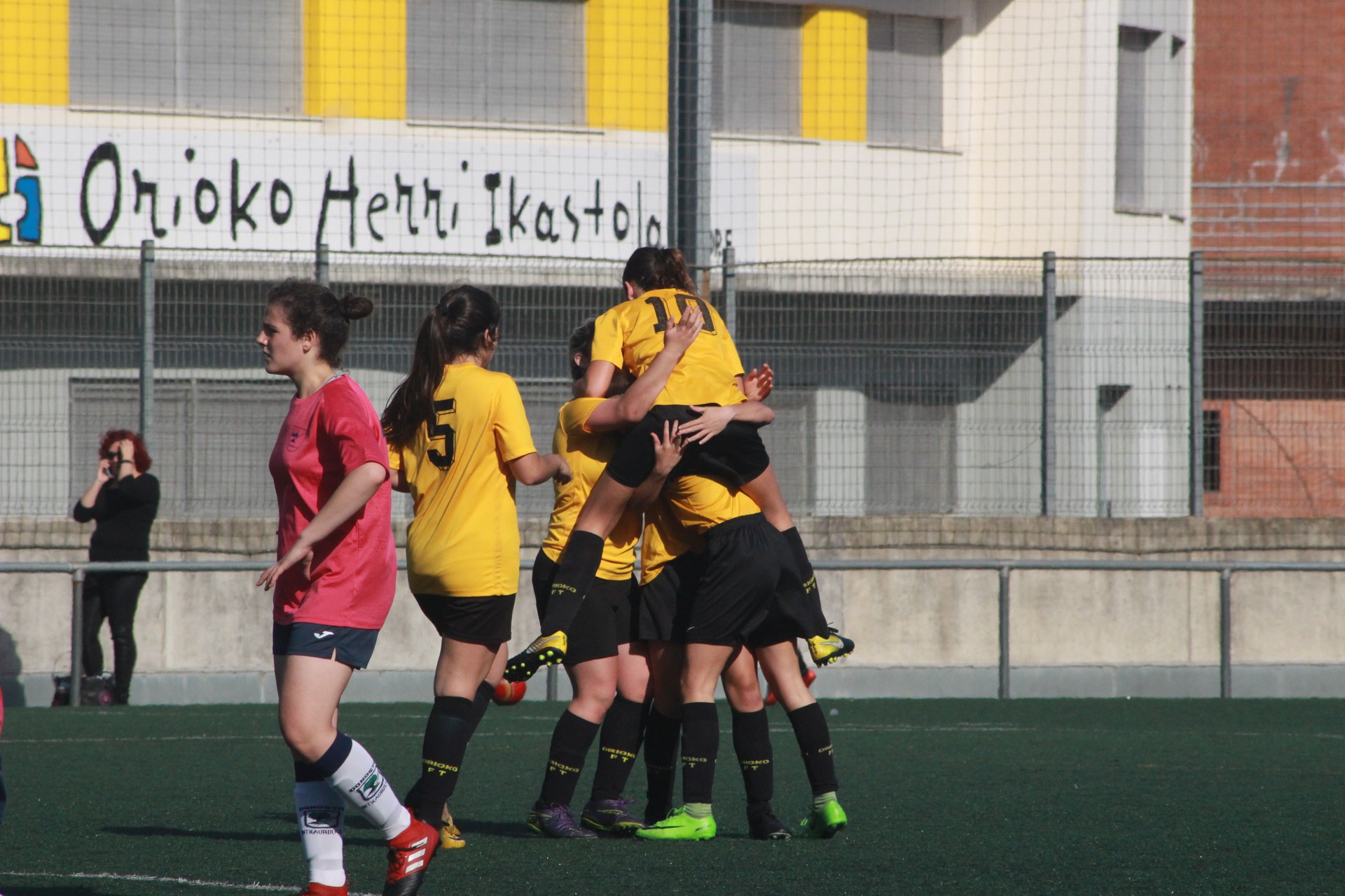 Futbol 7 txapelketa jokatuko dute bihar Mendibeltz zelaian