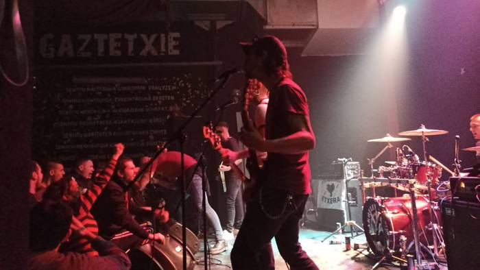 Against You eta Yakovlev 42 taldeek kontzertu bana eskaini dute Azpeitiko Gaztetxean