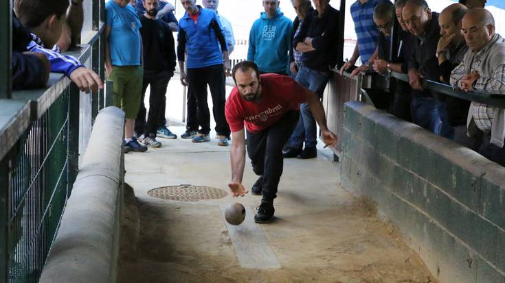 Gipuzkoako 51. Hiru Txirlo Bola Txapelketako azken jardunaldia jokatuko dute etzi, Floreagako bolatokian