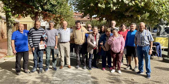 Adinekoek ederki gozatu dute bola, igela eta toka jokoekin