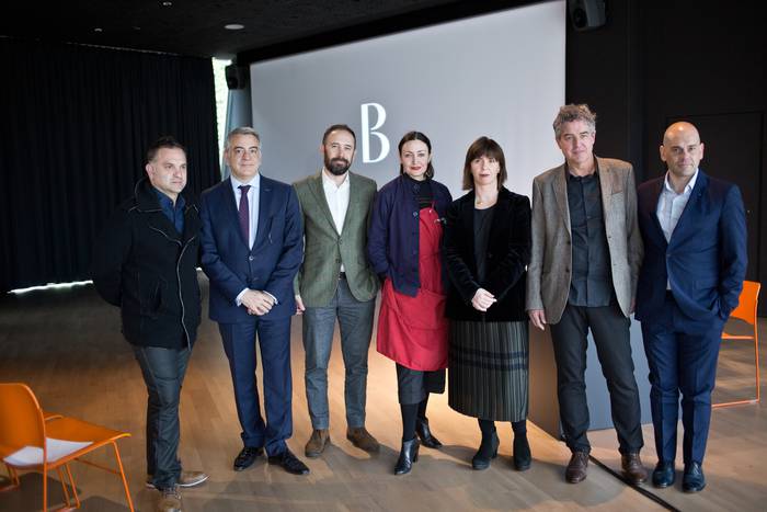 BIDEOA: 'Cristobal Balentziaga, moda eta ondarea' erakusketa ikusgai