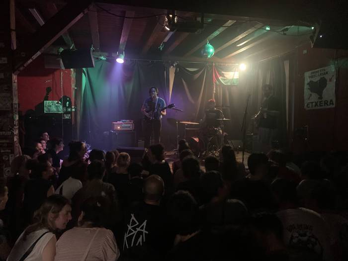 Gau beroa gaztetxean, Lukiek eta Breaking Brokkoli taldeen kontzertuekin