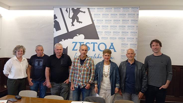 Urola Erdiak izan beharreko egitura instituzionalaz hausnartzeko bilera egin dute alkateek Zestoan