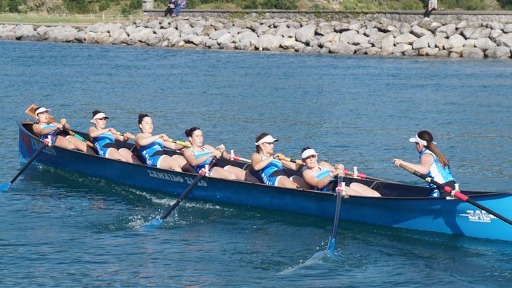 Zarauzko bi traineruak San Telmo banderaren bila aritu dira