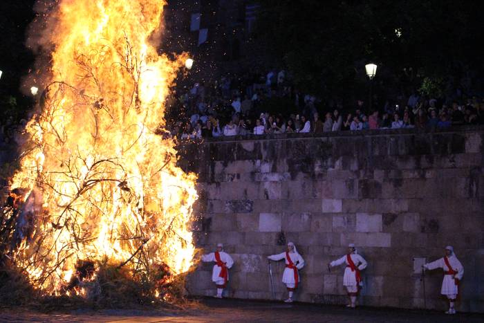 Danbor hotsen artean piztuko dute astelehenean San Joan bezperako sua