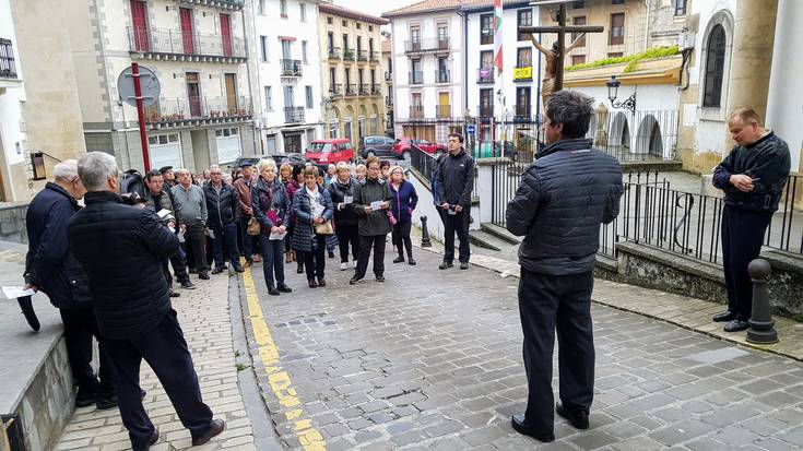 Gurutze bidea egin dute gaur goizean