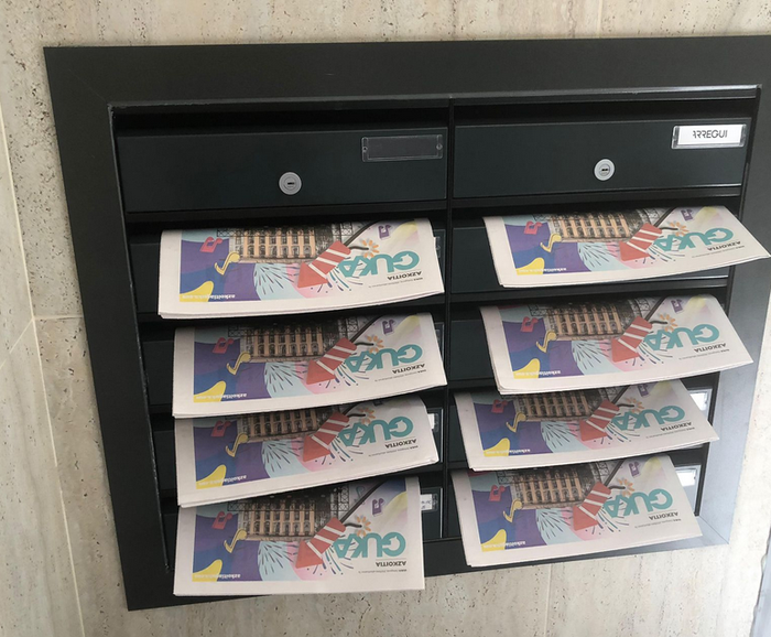 Guka hasi da andremarietako gehigarria etxez etxe banatzen