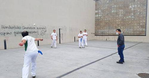 Pilota txapelketa herrikoietarako izen ematea zabaldu dute