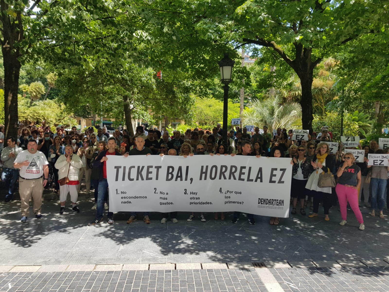 Azkoitiko hainbat saltokik bat egin dute Ticket Bai fakturazio sistemaren aurkako protestarekin