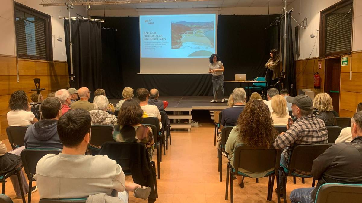 Hondartzak bigarren zerbitzu gunea edukiko du eta, kanpinak, ia hogei bungalow gehiago