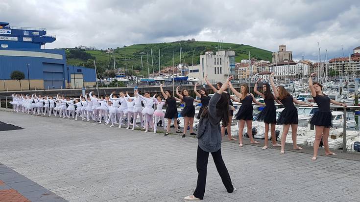 Dantza saioa kirol portuan