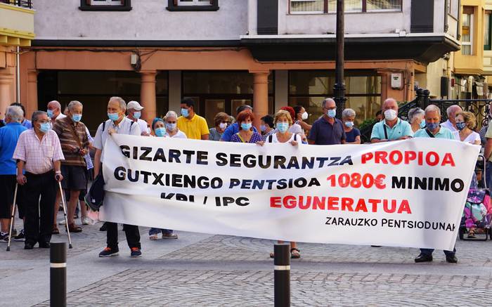 Pentsio publiko duinen aldeko aldarriari eutsi diote