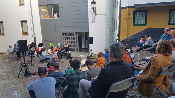 [BIDEOA] Jazz doinuak Mari kalean