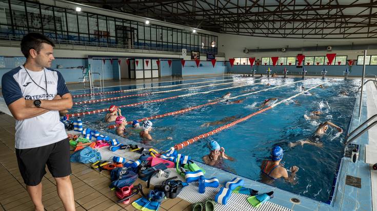 Lehiaketetarako prestatzen, baina igerian ondo pasatuz
