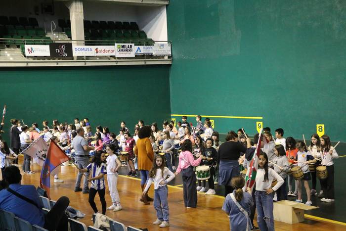 Haurren danborradako entsegua