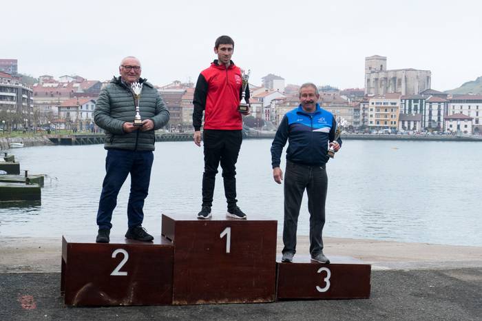 Itxas-Gain bigarren izan da neguko Gipuzkoako piraguismo txapelketan, klubetan