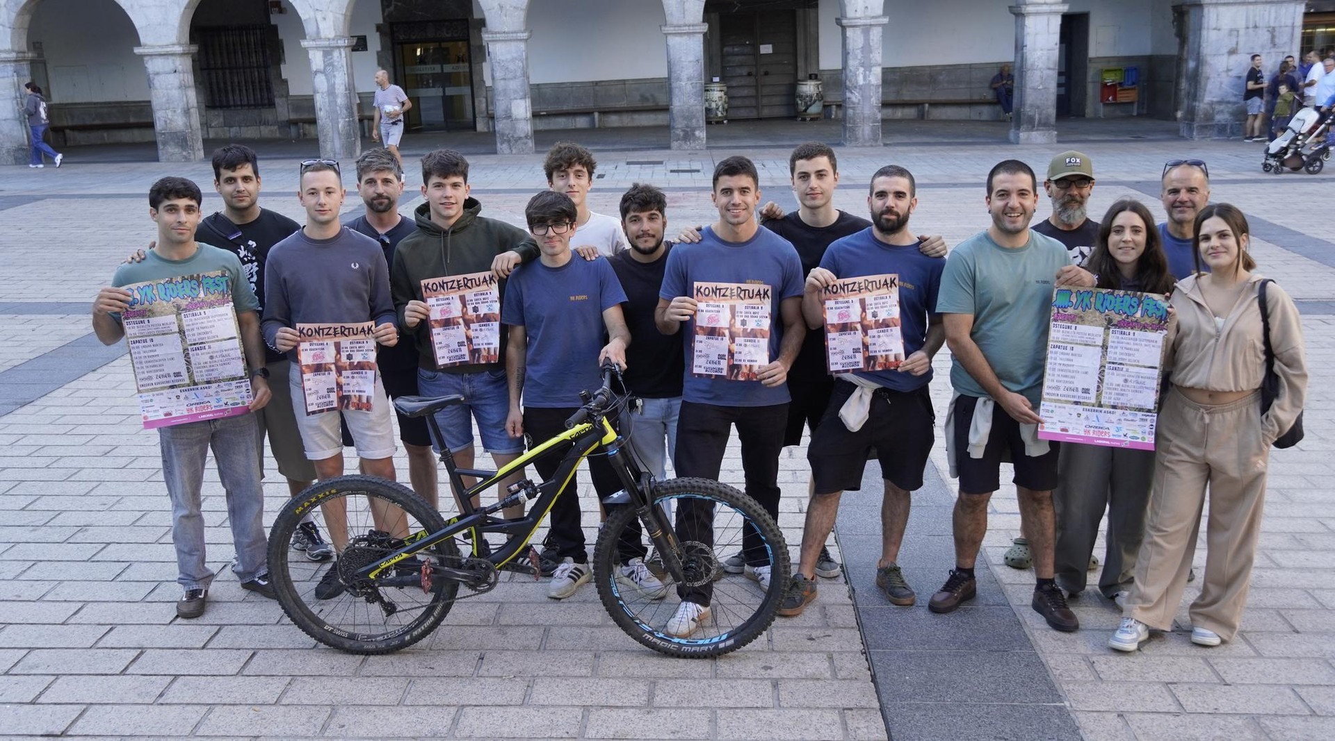 Dena prest dute bosgarren YK Riders Festa berezirako