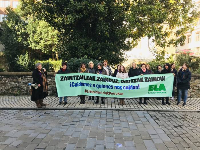 Adinekoen egoitzetako langileen borrokak ez du etenik