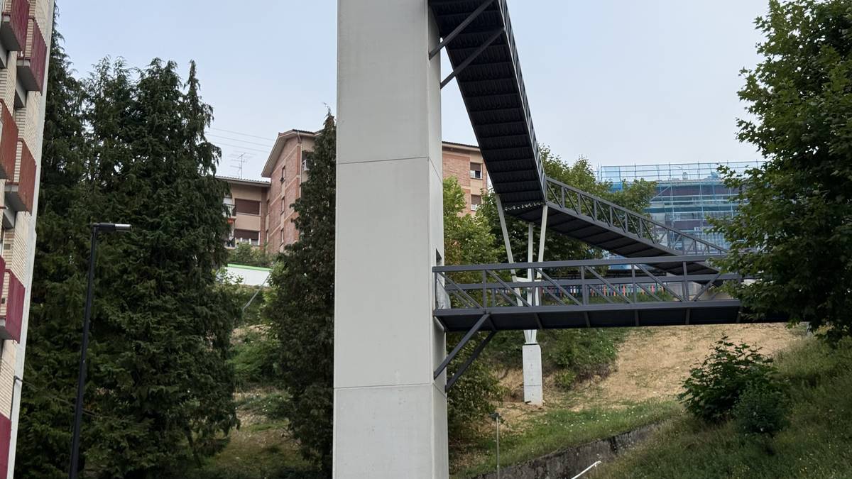 Aurrera doaz Floreagan hirugarren igogailua eraikitzeko lanak