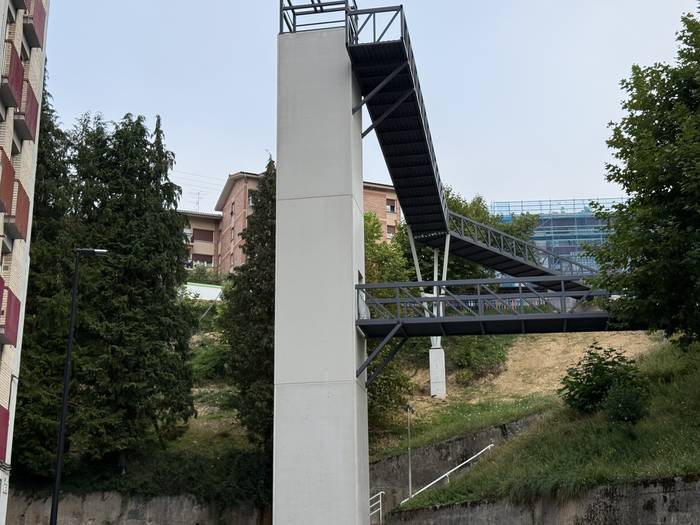 Aurrera doaz Floreagan hirugarren igogailua eraikitzeko lanak
