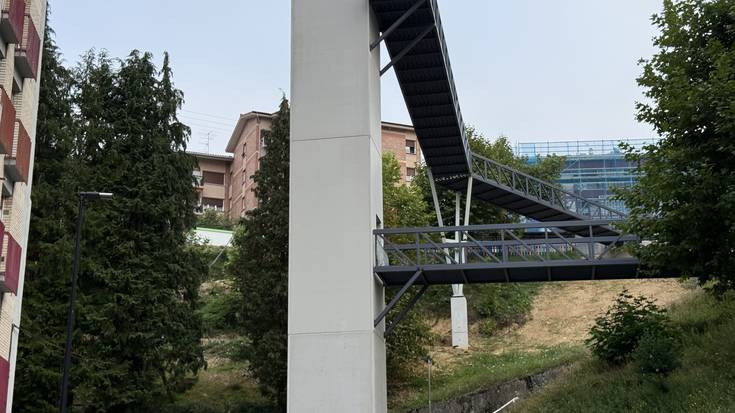Aurrera doaz Floreagan hirugarren igogailua eraikitzeko lanak