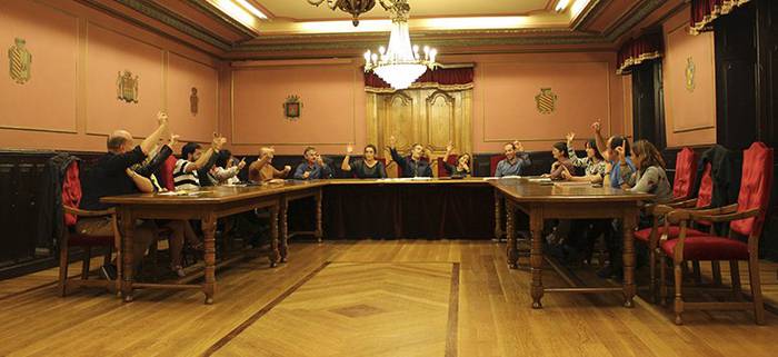 Kataluniako erreferendumaren aldeko eta Espainiako Gobernuaren jarrera salatzeko mozioa onartu du Azpeitiko Udalak aho batez