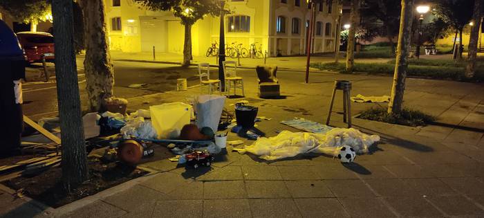 Zaborra pilatuta Arrangoleta plazan