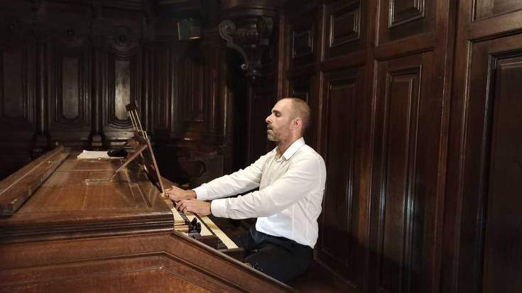 Juan de la Rubia organo jotzaileak girotu zuen asteazken arratsaldea